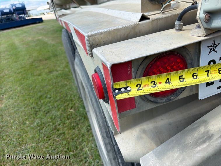 image for item EA7396 2001 Heil Trailer International fuel trailer
