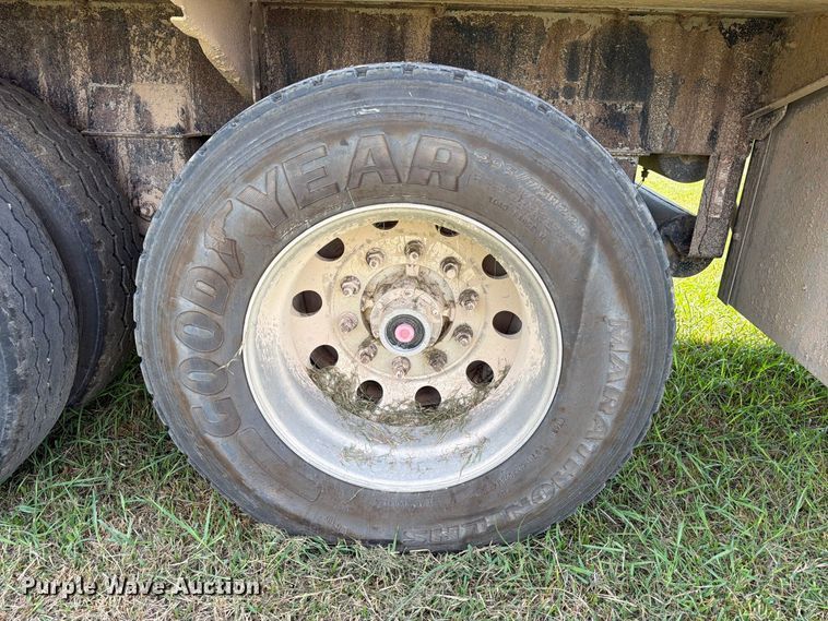 image for item EA7396 2001 Heil Trailer International fuel trailer