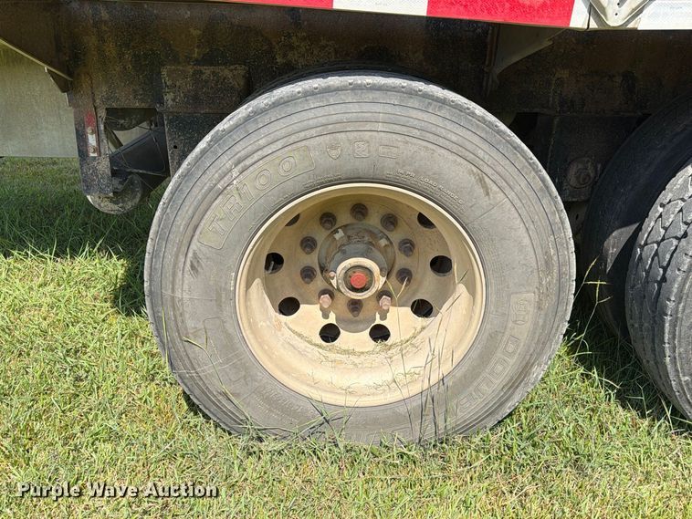 image for item EA7396 2001 Heil Trailer International fuel trailer
