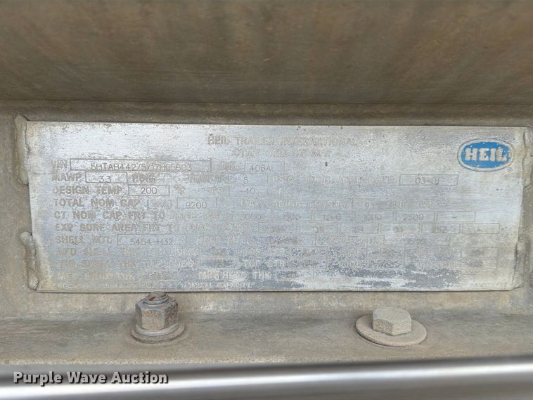 image for item EA7396 2001 Heil Trailer International fuel trailer