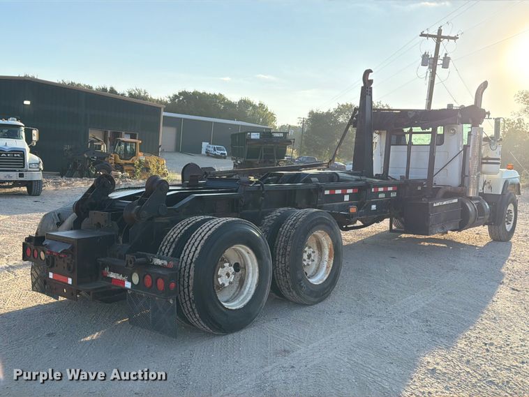 image for item EA7403 2000 Mack RD688S hook lift truck