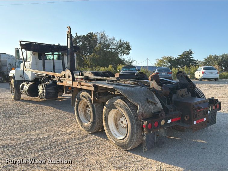 image for item EA7403 2000 Mack RD688S hook lift truck