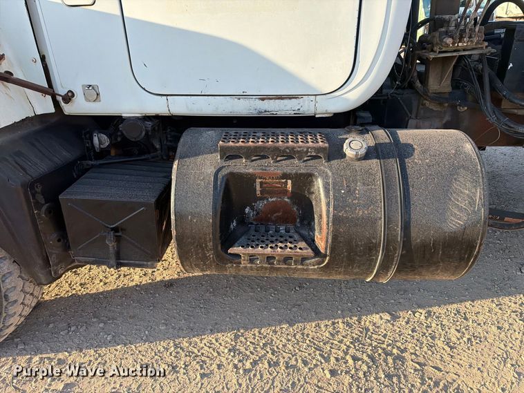 image for item EA7403 2000 Mack RD688S hook lift truck