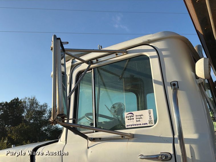 image for item EA7403 2000 Mack RD688S hook lift truck