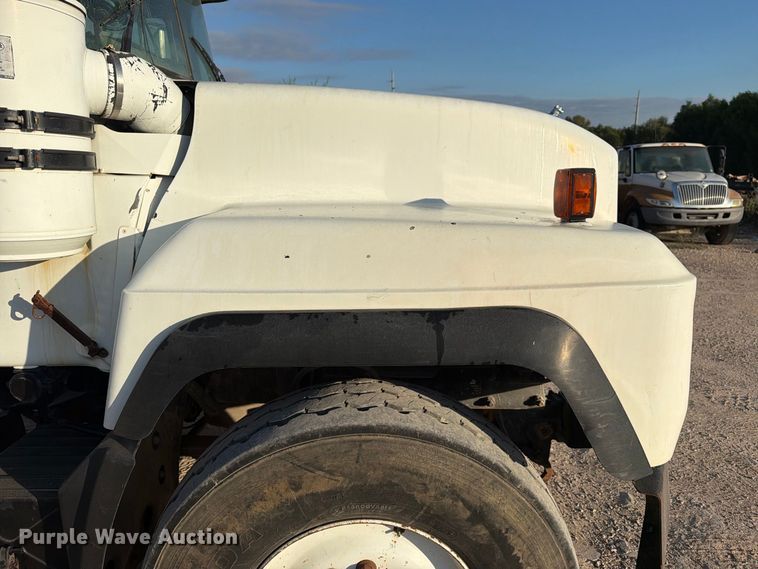 image for item EA7403 2000 Mack RD688S hook lift truck