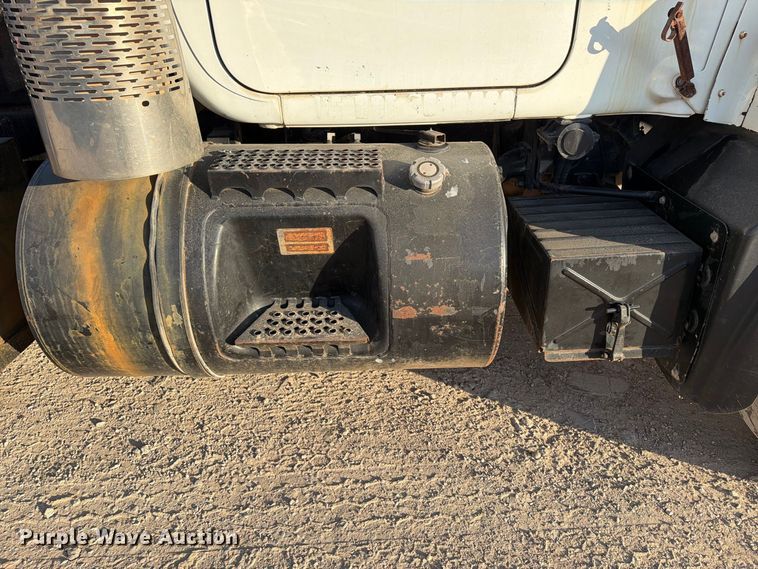 image for item EA7403 2000 Mack RD688S hook lift truck