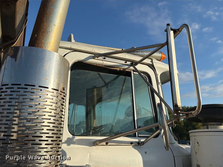 image for item EA7403 2000 Mack RD688S hook lift truck