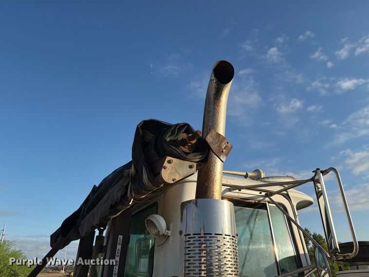 image for item EA7403 2000 Mack RD688S hook lift truck