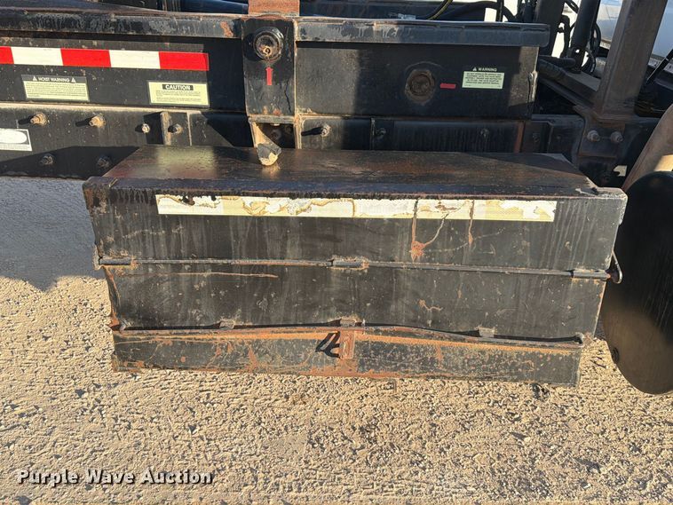image for item EA7403 2000 Mack RD688S hook lift truck