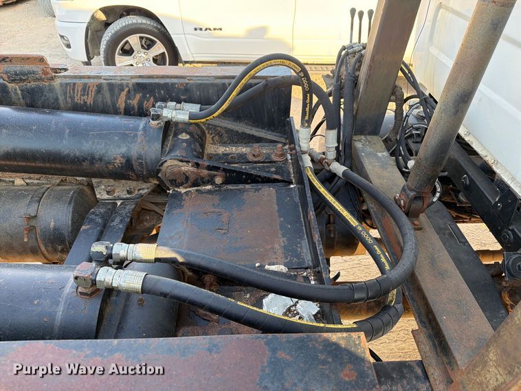 image for item EA7403 2000 Mack RD688S hook lift truck