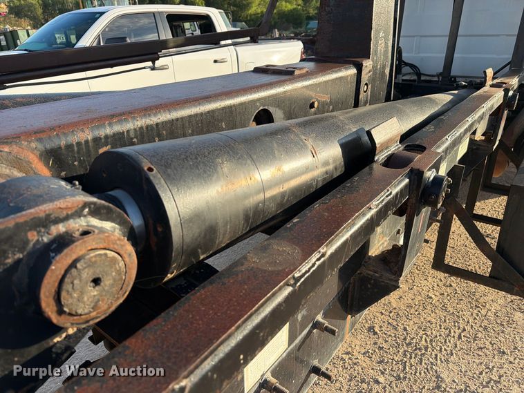 image for item EA7403 2000 Mack RD688S hook lift truck