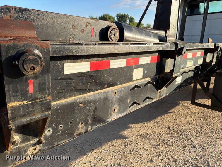 image for item EA7403 2000 Mack RD688S hook lift truck