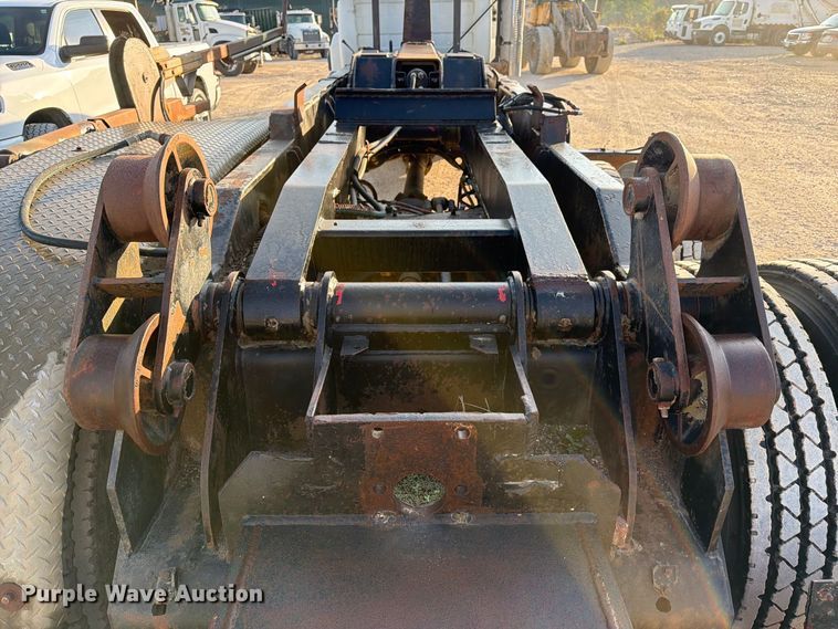 image for item EA7403 2000 Mack RD688S hook lift truck