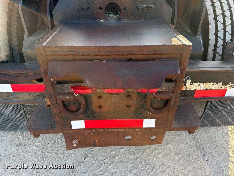 image for item EA7403 2000 Mack RD688S hook lift truck