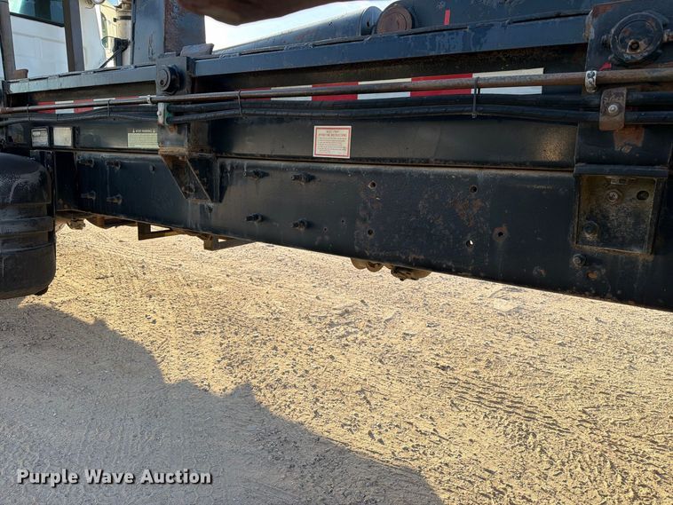image for item EA7403 2000 Mack RD688S hook lift truck