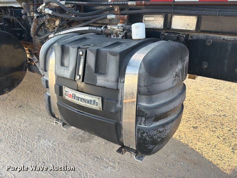 image for item EA7403 2000 Mack RD688S hook lift truck