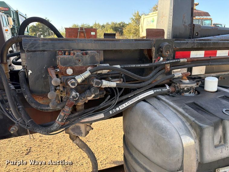 image for item EA7403 2000 Mack RD688S hook lift truck