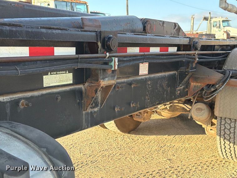 image for item EA7403 2000 Mack RD688S hook lift truck