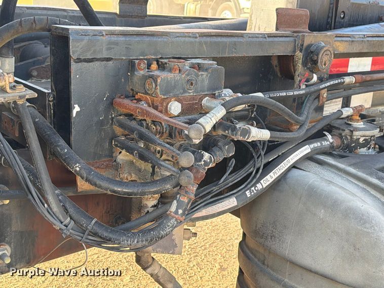 image for item EA7403 2000 Mack RD688S hook lift truck