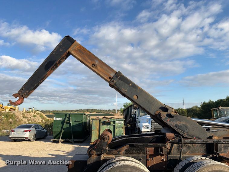 image for item EA7403 2000 Mack RD688S hook lift truck