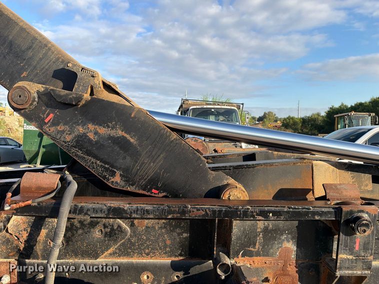 image for item EA7403 2000 Mack RD688S hook lift truck