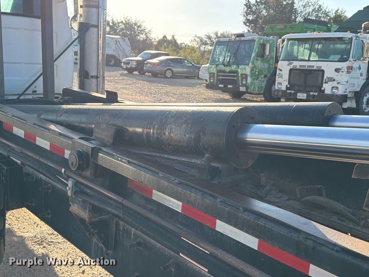 image for item EA7403 2000 Mack RD688S hook lift truck