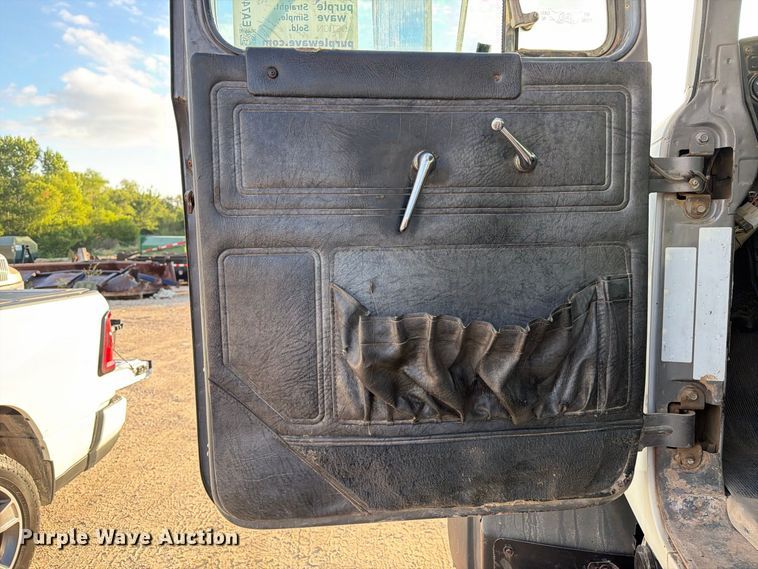 image for item EA7403 2000 Mack RD688S hook lift truck