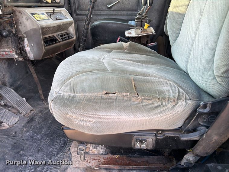 image for item EA7403 2000 Mack RD688S hook lift truck
