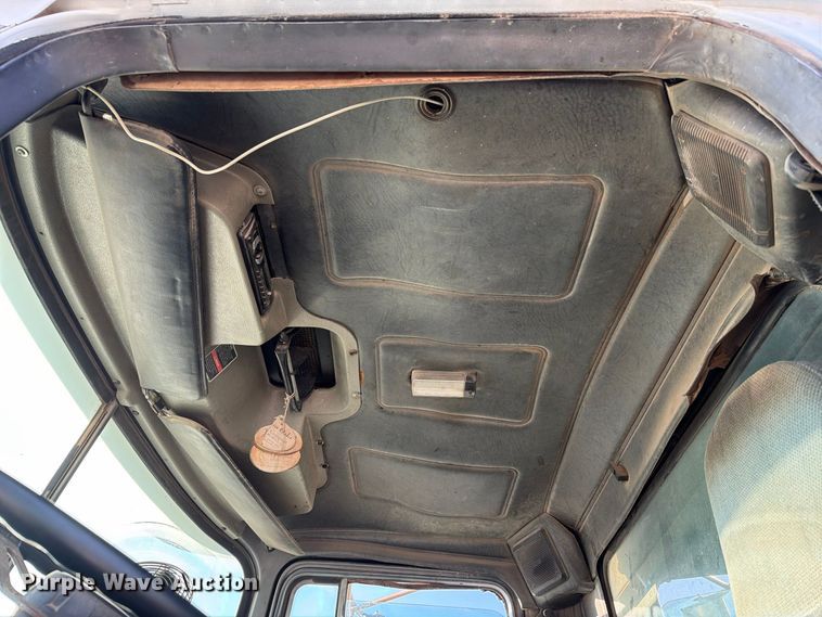 image for item EA7403 2000 Mack RD688S hook lift truck