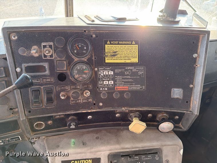 image for item EA7403 2000 Mack RD688S hook lift truck