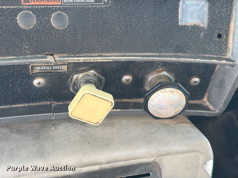 image for item EA7403 2000 Mack RD688S hook lift truck