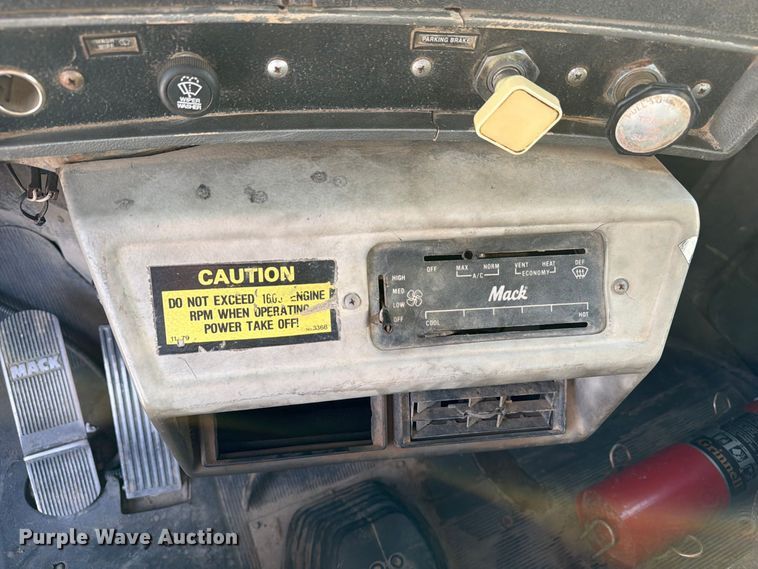 image for item EA7403 2000 Mack RD688S hook lift truck