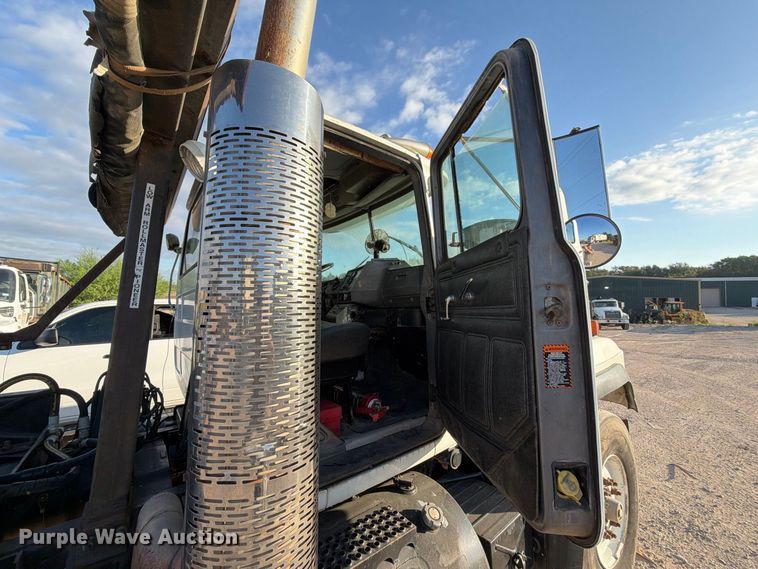 image for item EA7403 2000 Mack RD688S hook lift truck