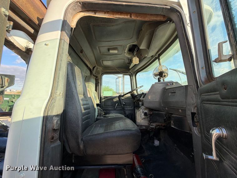 image for item EA7403 2000 Mack RD688S hook lift truck