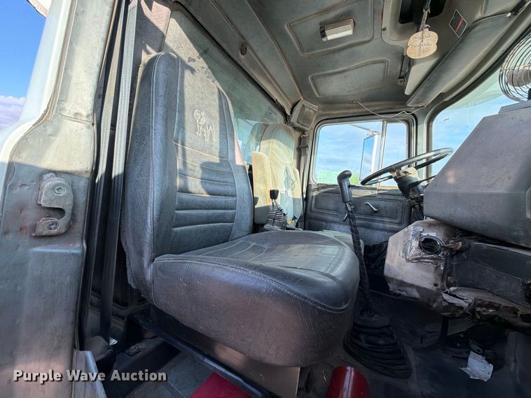 image for item EA7403 2000 Mack RD688S hook lift truck