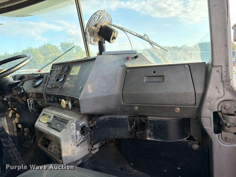 image for item EA7403 2000 Mack RD688S hook lift truck