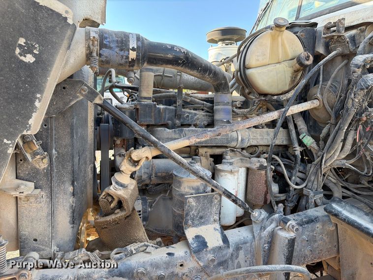 image for item EA7403 2000 Mack RD688S hook lift truck