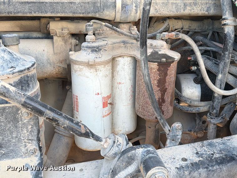 image for item EA7403 2000 Mack RD688S hook lift truck