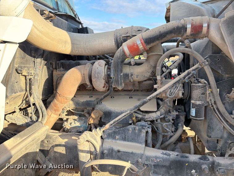 image for item EA7403 2000 Mack RD688S hook lift truck