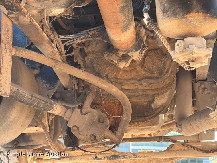 image for item EA7403 2000 Mack RD688S hook lift truck