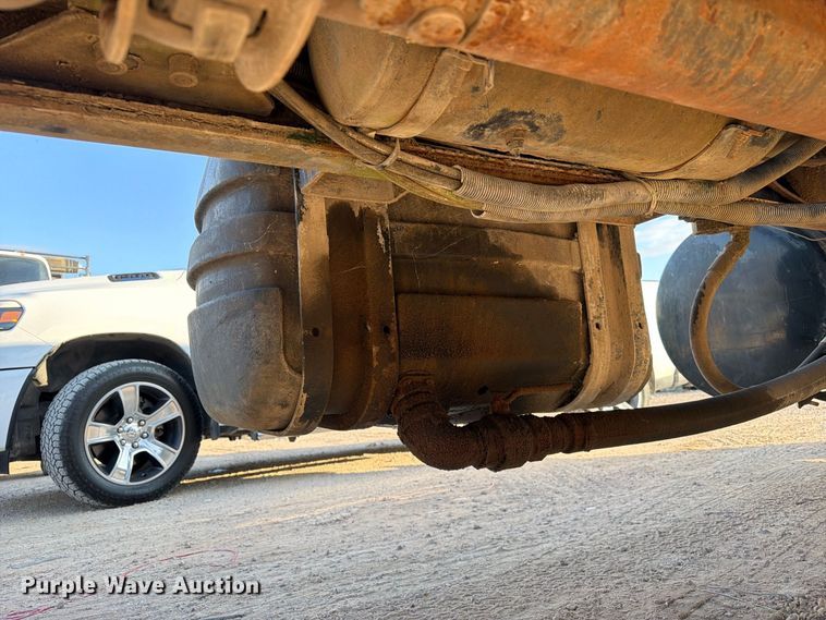 image for item EA7403 2000 Mack RD688S hook lift truck