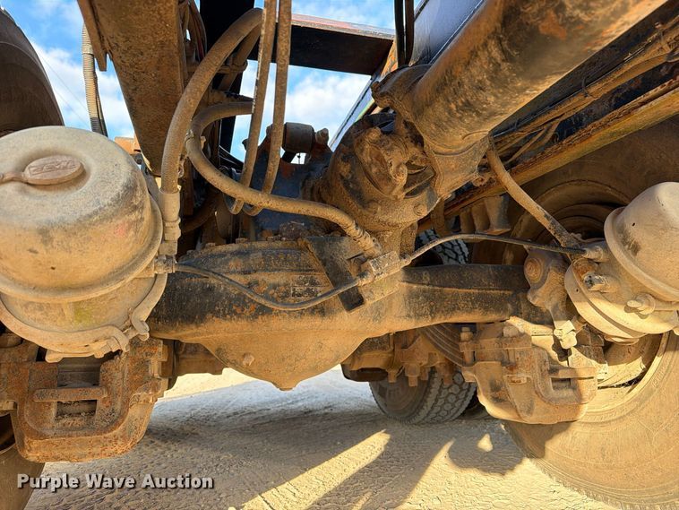 image for item EA7403 2000 Mack RD688S hook lift truck