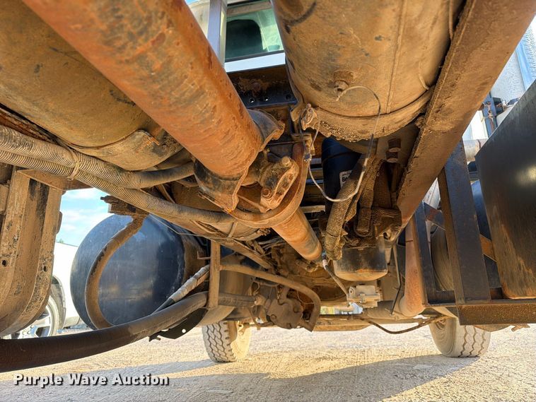 image for item EA7403 2000 Mack RD688S hook lift truck