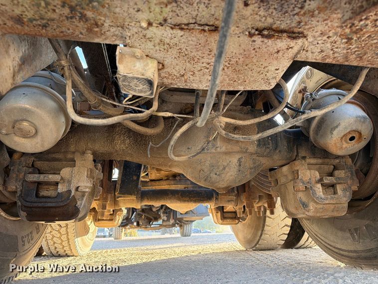 image for item EA7403 2000 Mack RD688S hook lift truck