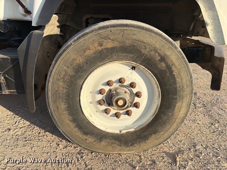 image for item EA7403 2000 Mack RD688S hook lift truck