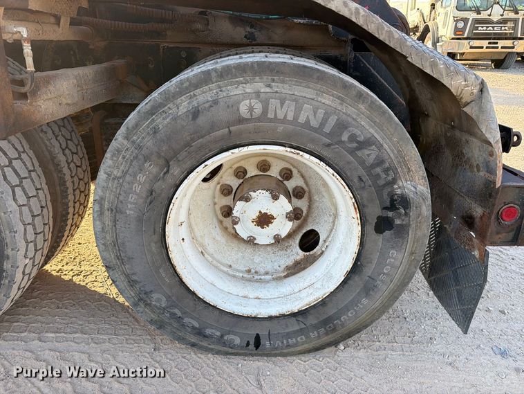 image for item EA7403 2000 Mack RD688S hook lift truck