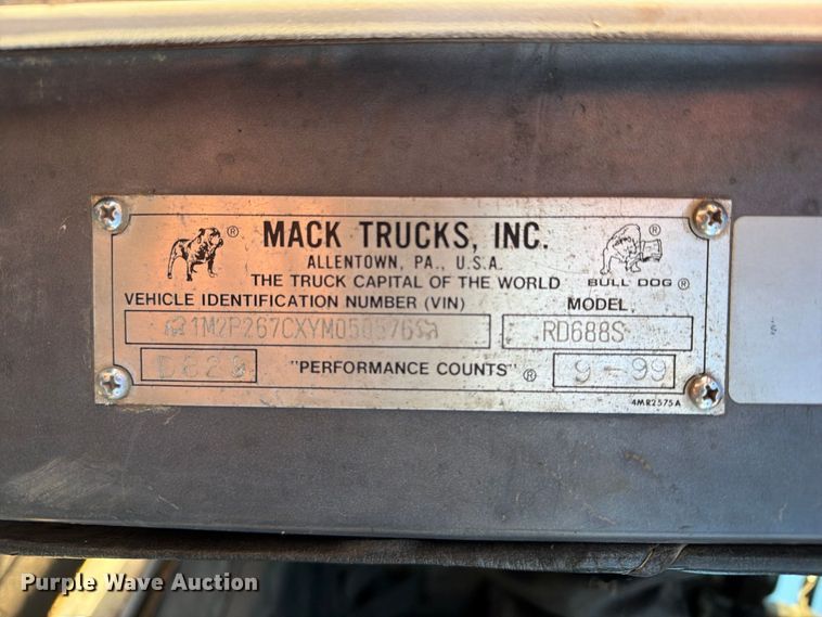image for item EA7403 2000 Mack RD688S hook lift truck