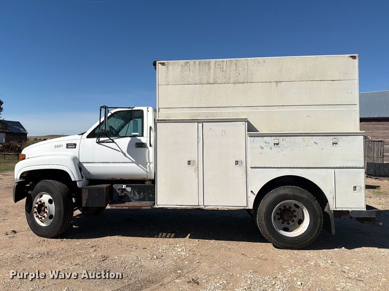 image for item EI7775 2000 GMC C6500 utility / service truck