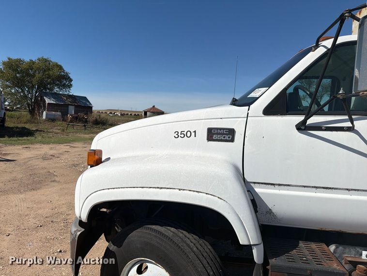 image for item EI7775 2000 GMC C6500 utility / service truck