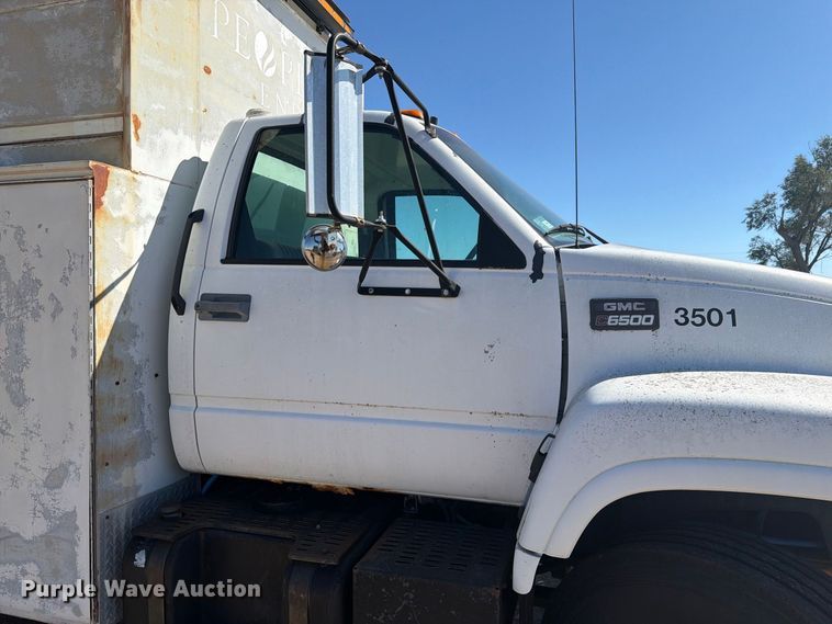 image for item EI7775 2000 GMC C6500 utility / service truck